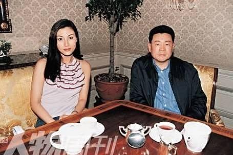 被李嘉欣横刀夺爱后，她绝迹娱乐圈，如今嫁百亿太子爷高调秀恩爱