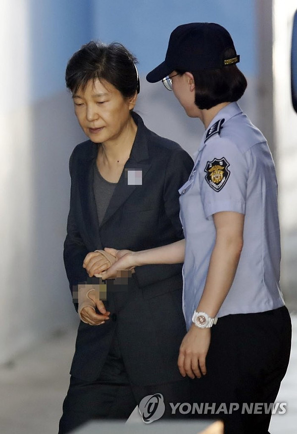 朴槿惠今日受审白发又增多 与昔日亲信当庭对质（图） - 3