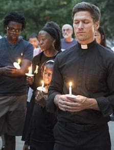 章莹颖失踪百天举行烛光祈福活动 家人已募款约98.9万元