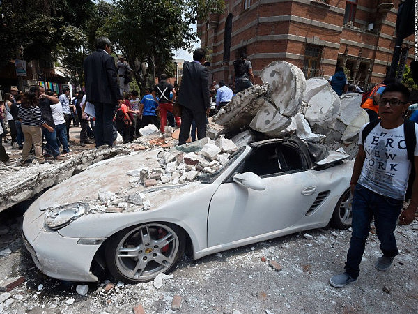墨西哥中部发生7.1级地震 多处建筑倒塌已造成138人遇难（组图） - 5
