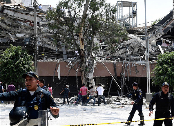 墨西哥中部发生7.1级地震 多处建筑倒塌已造成138人遇难（组图） - 6