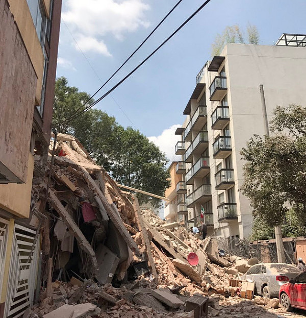 墨西哥中部发生7.1级地震 多处建筑倒塌已造成138人遇难（组图） - 7