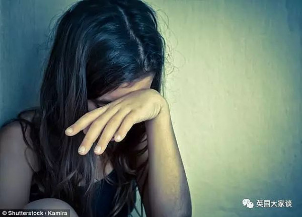 12岁女孩被恋童癖强迫发送裸照，报警后却面临分享儿童裸照犯罪指控 - 1