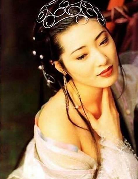 红遍亚洲的日本女星，当红时嫁中国小伙息影，如今成拉面馆老板娘
