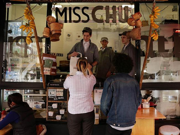 华裔难民白手起家，在澳创办连锁餐饮，失意后东山再起，竟因本人照片惹官司！ - 2