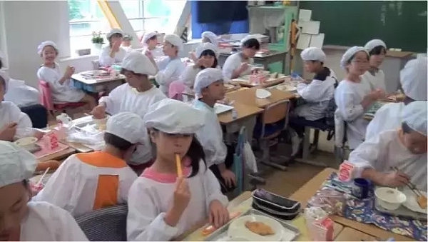 日本小学10元午餐，引1300万人观看，震惊全世界（组图） - 19