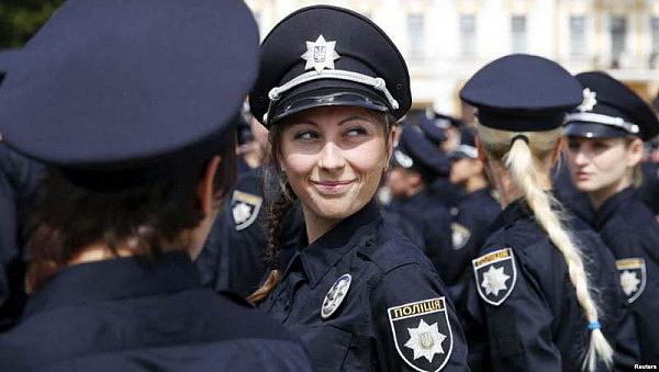这个地方的女警都是国际小姐 月薪却不到3000（组图） - 1