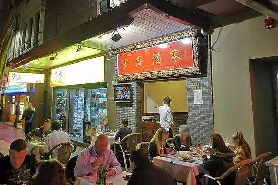 中国游客在悉尼著名中餐馆吃出蟑螂！当事人：“店家不但不道歉，还说我们给中国人丢脸！”老板娘：“吃得那么干净，想免单，怎么可能？” - 13