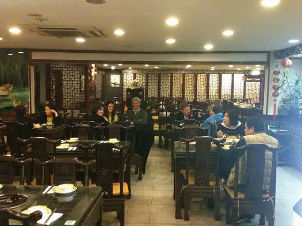 中国游客在悉尼著名中餐馆吃出蟑螂！当事人：“店家不但不道歉，还说我们给中国人丢脸！”老板娘：“吃得那么干净，想免单，怎么可能？” - 15