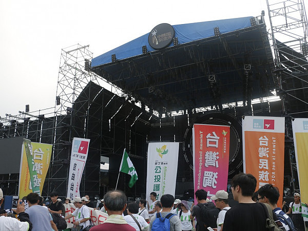 大陆选秀节目在台举办遭抗议，闹演唱会是爱台湾？台独学生被批：伪善！（组图） - 5