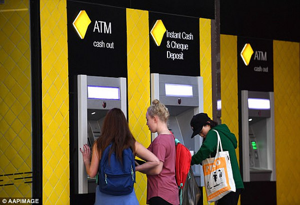 44A5AFAC00000578-4915888-Commonwealth_Bank_rolled_out_the_change_across_its_3400_ATMs_Aus-a-12_1506297353173.jpg,0