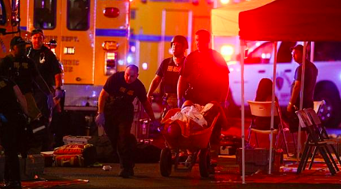 恐怖！美国拉斯维加斯枪击案已致50余死200多伤，一名枪手被击毙（视频/组图） - 7