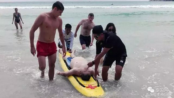 中国游客在普吉岛溺水，幸亏俄罗斯游客出手相救！