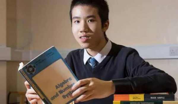 厉害了！13岁华裔少年成英国最年轻的大学毕业生(组图) - 1