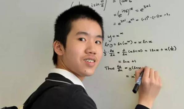 厉害了！13岁华裔少年成英国最年轻的大学毕业生(组图) - 8