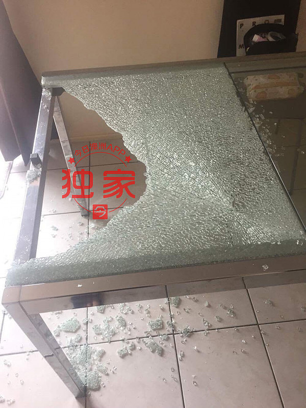 GLIVARP glass extendable table explosion1.jpg,0