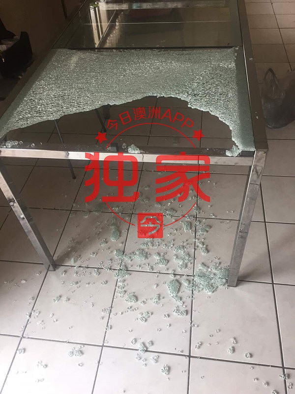 GLIVARP glass extendable table explosion.jpg,0