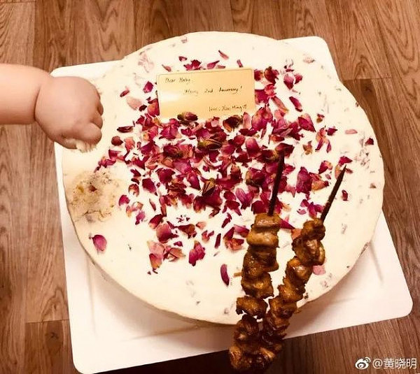 晓明Baby结婚两周年纪念日小海绵抢镜！邓超孙俪儿子正面照曝光