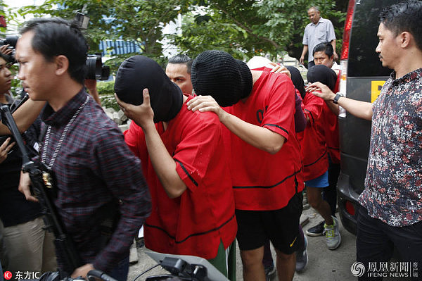 印尼51名同性恋者在桑拿房举办派对后被捕(组图) - 2