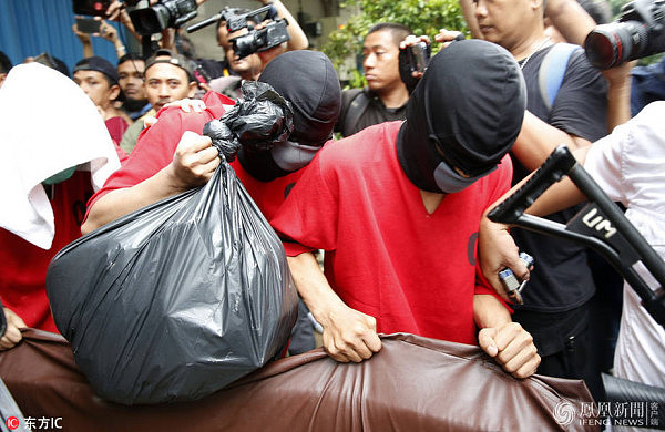 印尼51名同性恋者在桑拿房举办派对后被捕(组图) - 3