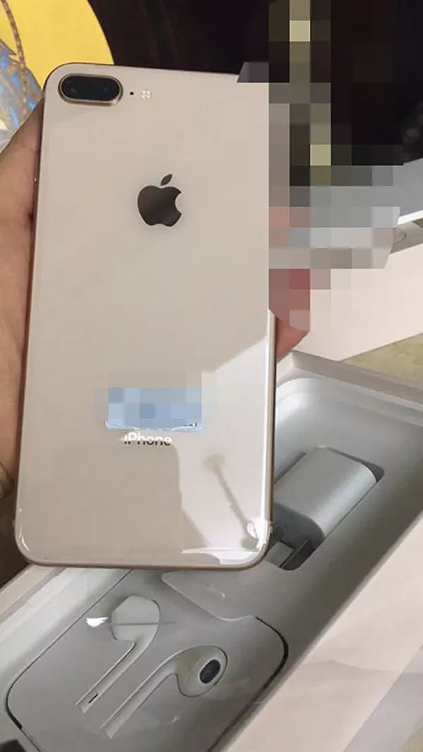 姑娘刚买2天iPhone 8凌晨冒烟 没多想舀水浇在手机