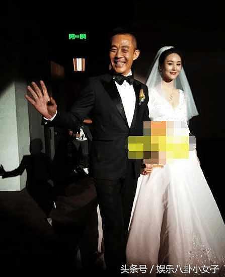 50岁侯勇与小20岁妻子今日北京大婚，这是他的第三次婚礼