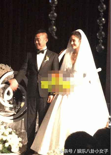 50岁侯勇与小20岁妻子今日北京大婚，这是他的第三次婚礼