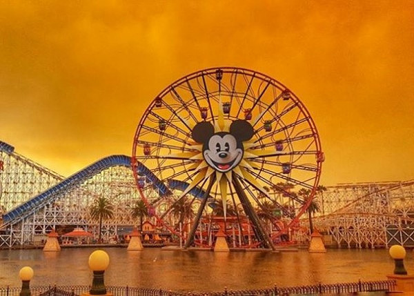 加州迪士尼告急！毁灭山火逼近 天空变色(组图) - 1