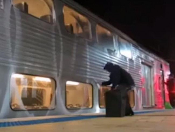 悉尼涂鸦犯罪团伙被“一锅端” 曾朝火车司机喷漆干扰火车运行 - 5