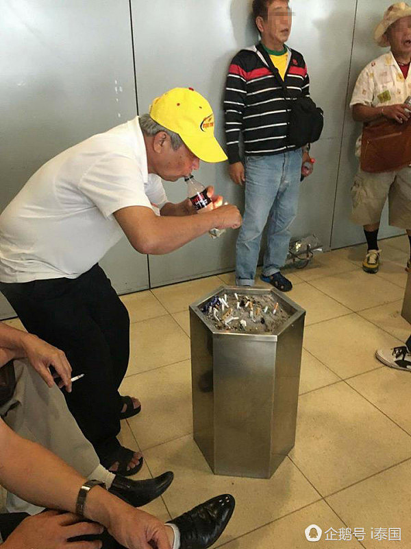 中国游客在泰国机场吸水烟 被误认为吸毒（组图） - 6