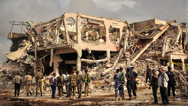 索马里汽车炸弹袭击已致230人死，爆炸前部队正在街上追弹药车（组图） - 6