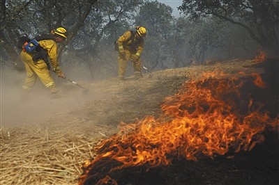 美国加州史无前例的大火 既是天灾，也是人祸！(图) - 1