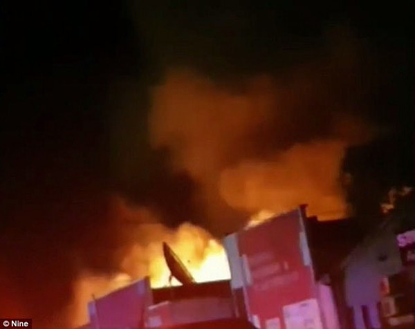 悉尼内西区一工厂突发火灾 50名消防员2小时才灭火！ - 2