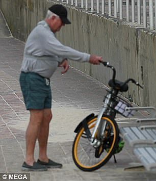 悉尼Bondi海滩小黄车被推倒！共享单车安全帽也被丢垃圾桶（视频） - 3