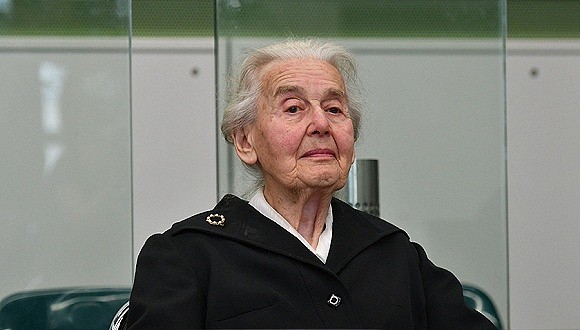 否认大屠杀历史 德国88岁“纳粹奶奶”被判入监(图) - 1
