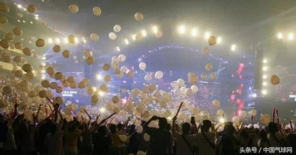 周杰伦台北演唱会万只气球雨，这才是真正的告白气球！