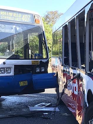 突发：悉尼内西区两辆校车拦腰相撞 至少2名儿童受伤（图） - 5