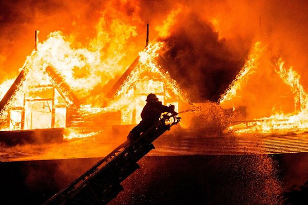 缅甸最豪华皇宫酒店发生大火成废墟 致1人遇难（组图） - 9