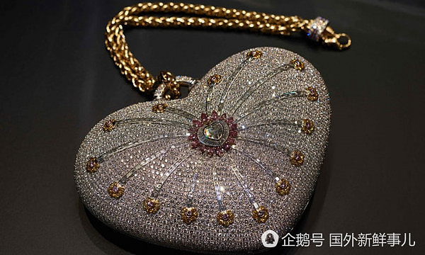 “世界最昂贵”手包将拍卖 镶嵌超过4500颗钻石 价值两千多万（组图） - 1