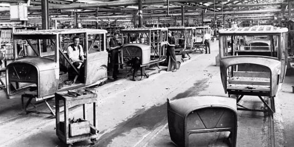 今天，Holden正式关闭了！955位员工们看着最后一台车出厂，坚守到了最后一刻...澳洲人心中永远记住他们的大狮子！ - 10