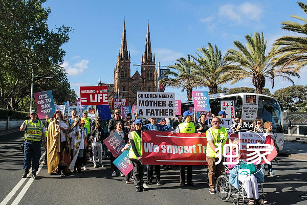 悉尼民众在市中心举行反同性婚姻游行 多名华人参与其中（组图+视频） - 8