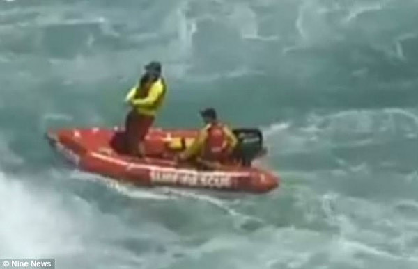 新州著名冲浪点又出事！20岁男子冲浪板落水后惨溺亡（视频） - 2
