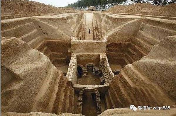 这座千年古墓的石棺上写着开者即死，考古专家打开后却开心得要死（图） - 3
