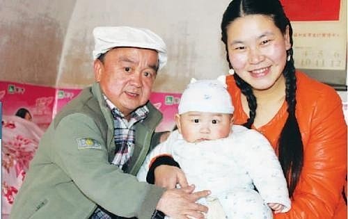 中国最矮男演员，却谈了一场爷孙恋，如今儿子5岁身高令人意外（组图） - 5