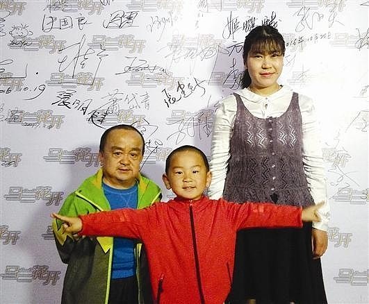 中国最矮男演员，却谈了一场爷孙恋，如今儿子5岁身高令人意外（组图） - 6