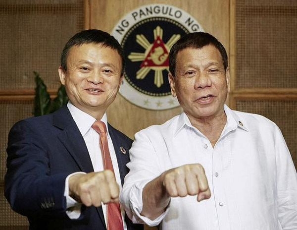 马云和菲律宾总统聊嗨了！一句话引发全民讨论，外媒头版头条报道