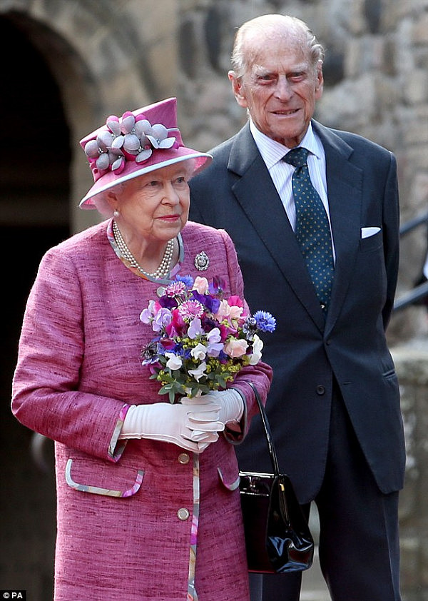 英国女王将迎白金婚纪念日 要低调庆祝（组图） - 5