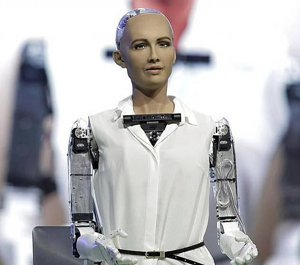 美国一家公司设计的机器人征服了世界，被授予了沙特公民身份