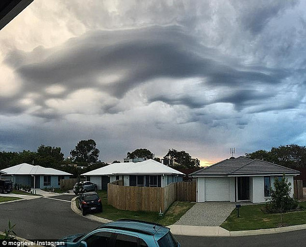 45B14E4700000578-5028879-Storms_are_expected_to_hit_the_Gold_Coast_by_Monday_morning_with-a-35_1509284692022.jpg,0
