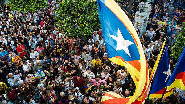西班牙巴塞罗那爆发大游行反对加泰罗尼亚独立（组图） - 2